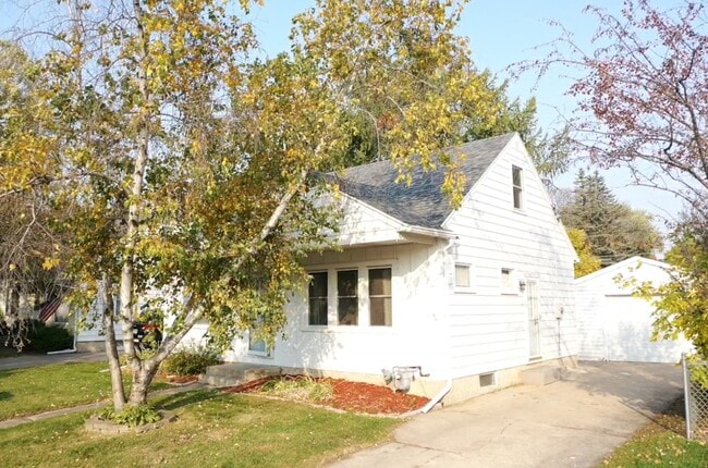 Photo - 1404 9th Ave NE