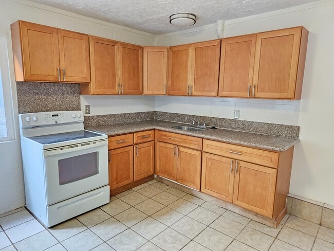 Photo - Spacious 3-Beds, 2-Bath Apartment. Back unit Unit B