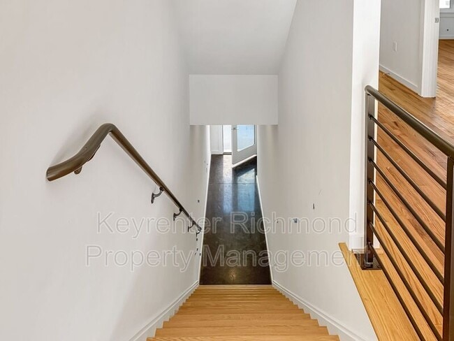 Photo - 114 W 12th St E Unidad B