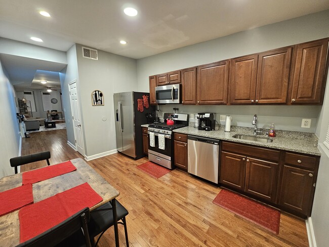 Kitchen - 1912 W Baltimore St Townhome