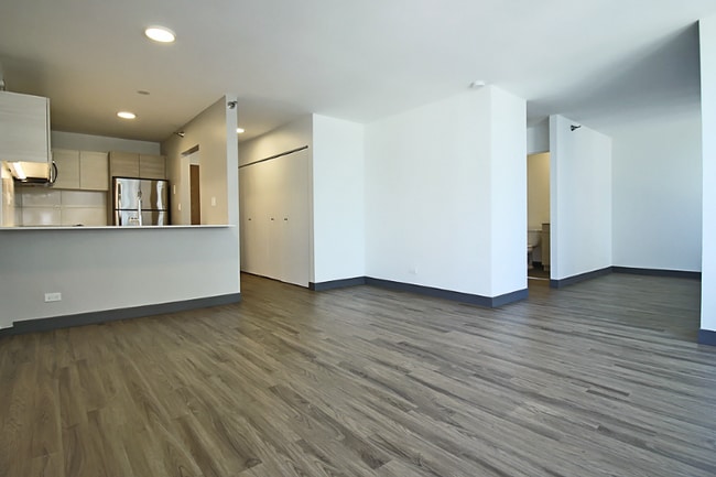 Building Photo - 488 E Ohio St