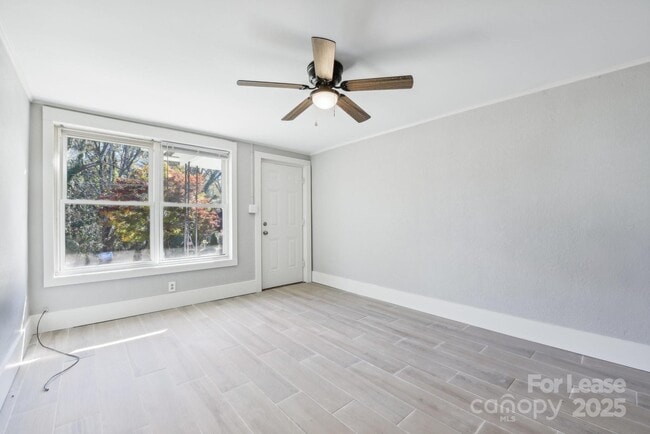 Photo - 1747 1st St NE