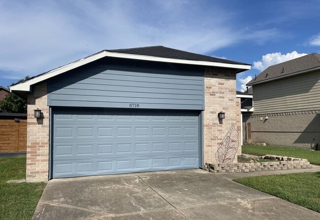 Building Photo - 8718 Roaring Point Dr Rental