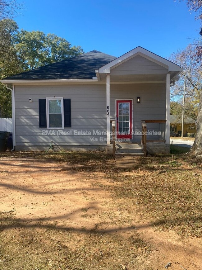 Photo - 609 N Hill St