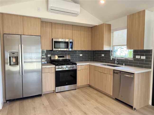 Photo - 5974 Jamieson Ave