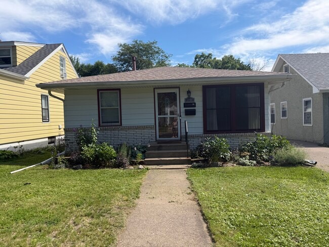 Building Photo - 2098 Sherwood Ave