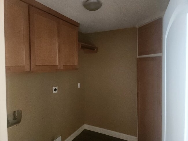 Photo - 9902 Kings Walk Round St