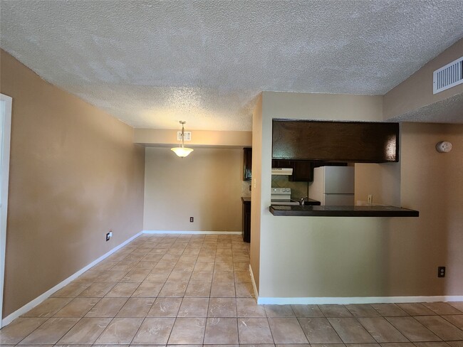 Photo - 17331 Red Oak Dr Unit 52
