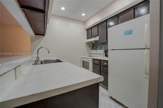 Photo - 5686 Rock Island Rd Unit 114