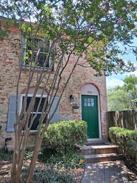 Photo - 2811 Woodbury Dr
