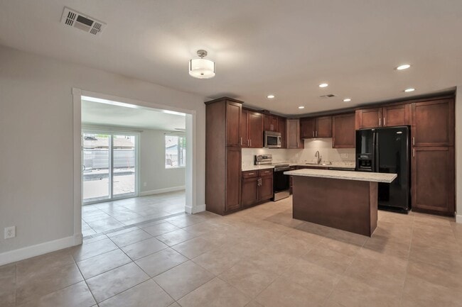 Photo - 6 BED HOUSE CLOSE TO ASU CAMPUS