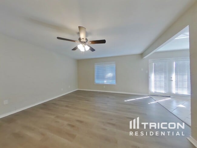 Photo - 1718 Kingston Dr