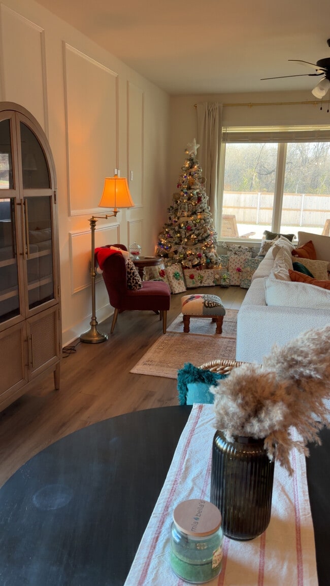 Photo - 1912 Eliel Ln