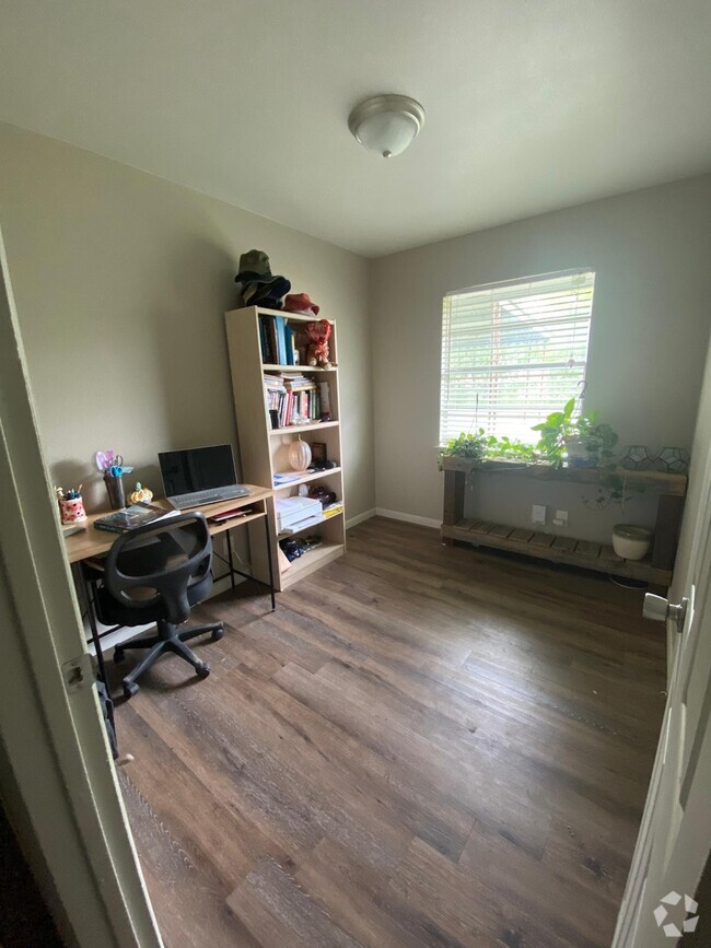 Building Photo - 5139 Vlg Trl Dr Rental