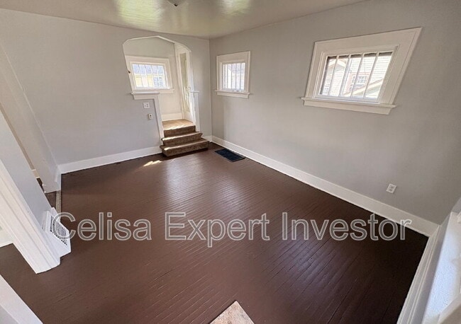 Photo - 227 W Darrow Ave