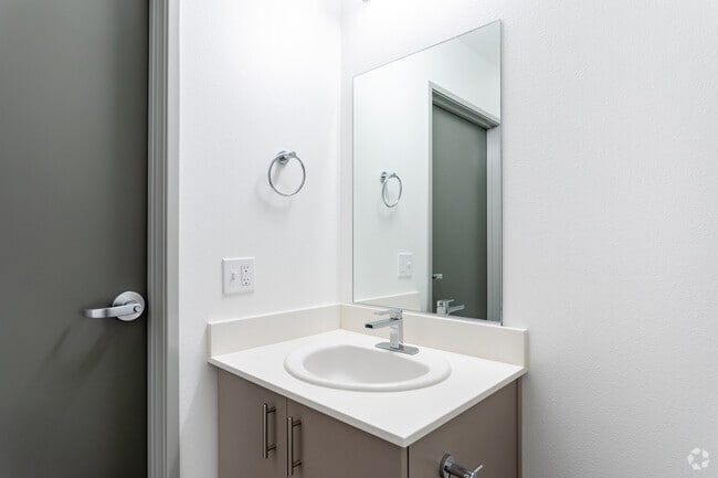 1BR, 1BA - 462 SF