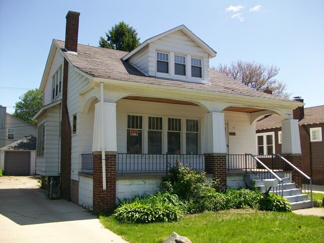 View of the House - 3118 N Main St Unit #2