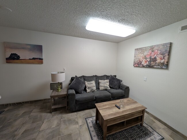 Photo - 605 Flora St Unit Apartment