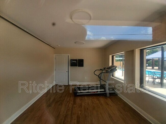 Photo - 3801 Halsey St Unidad Apt 201