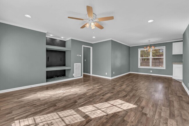 Photo - 1584 Boxcroft Rd