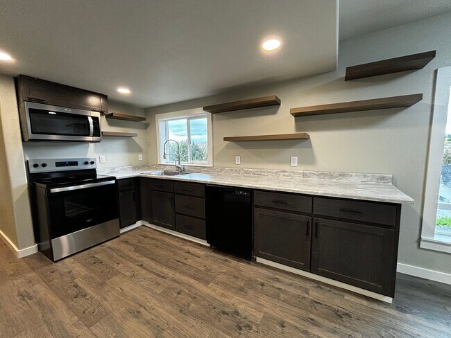 Newly Remodeled Home in Quiet Neighborhood! - Newly Remodeled Home in Quiet Neighborhood!