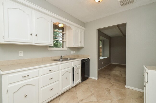 Photo - 4522 Donalbain Dr
