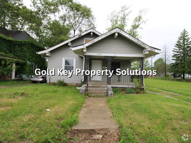 Building Photo - 2 Bedroom 1 Bath Home W/ Large Front Porch...