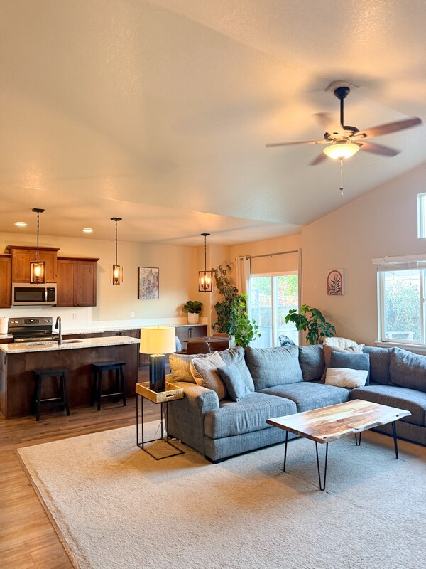 Photo - 724 Pioneer Dr