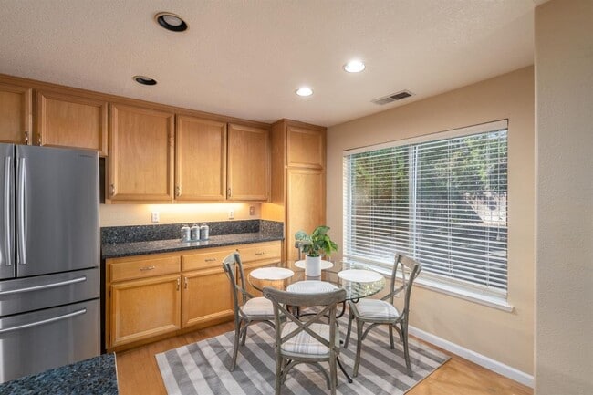 Photo - 2532 Tapestry Way