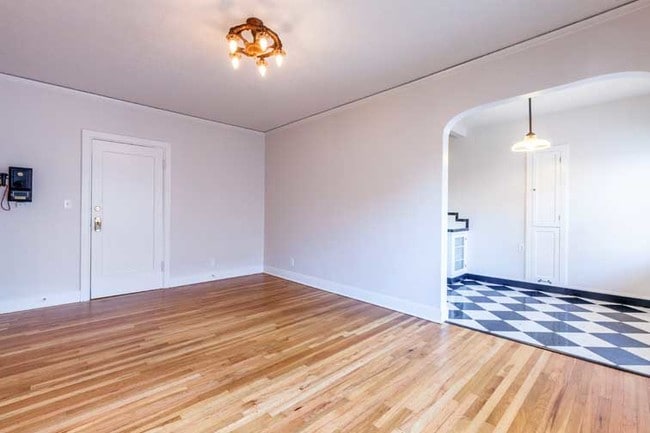 Queen Anne Apartments