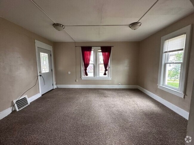 Building Photo - 208 Cleveland St Unit A Rental