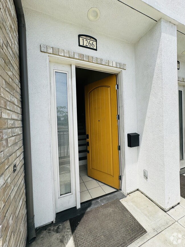 Building Photo - 1266 N Harbor Blvd Rental