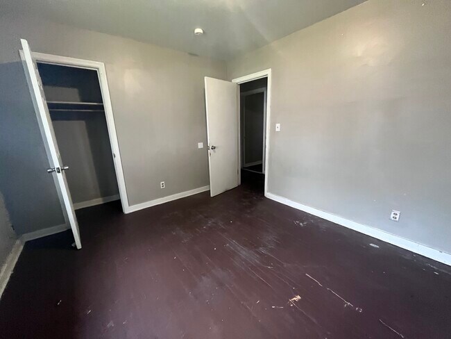 Photo - 217 17th St N