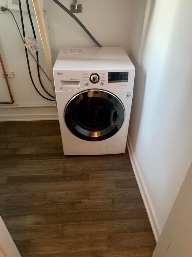 Photo - Brand new Luxury studio 2 blocks to the lake Unit 207