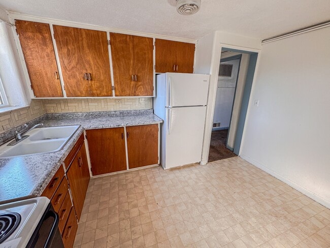 Photo - 1911 Hugur Ave