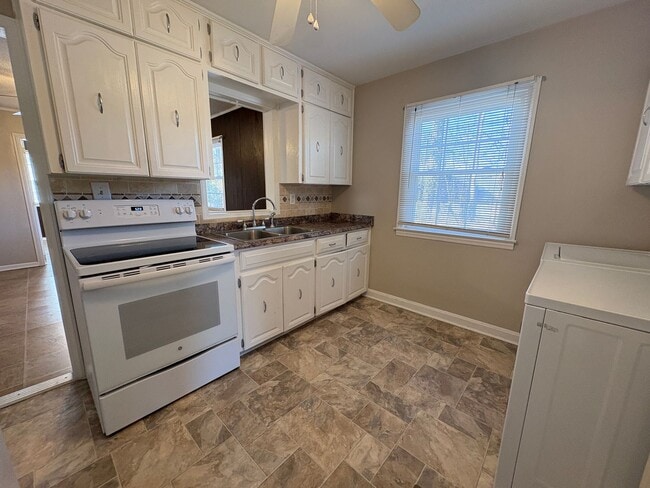 Photo - MOVE IN SPECIAL: 2 Bedroom, 1 Bathroom in Greensboro!