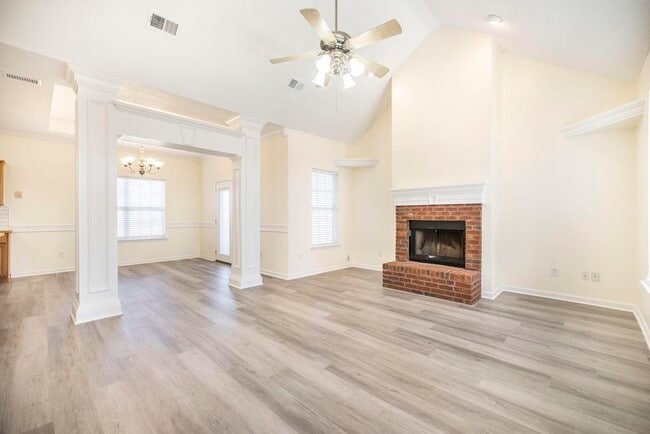 Photo - 807 Loudon Hill Dr