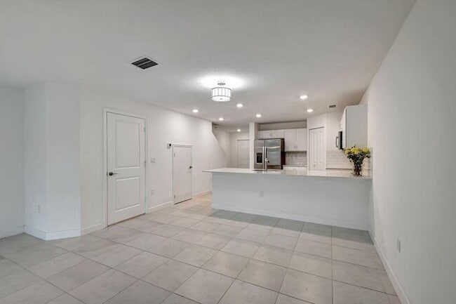 Photo - 6851 Broadwater Ln