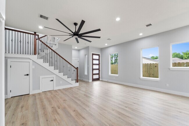 Photo - 6631 Foster St