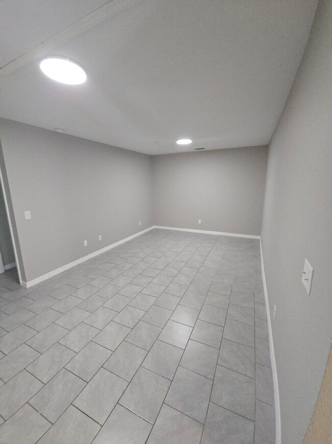 Photo - Bldg B - Ohana Vista Apts 3 Unit Unit 240 W Prince Place