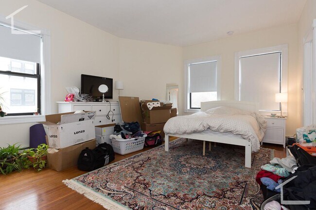 Photo - 9/1 No Fee! Charming, cozy Studio near Longwood/Fenway/Kenmore