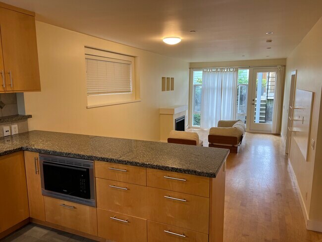 Photo - 1327 Maple St