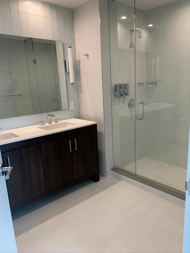 Photo - 3 Martha Washington Way Apt #100-1, Fort L... Unidad 1001