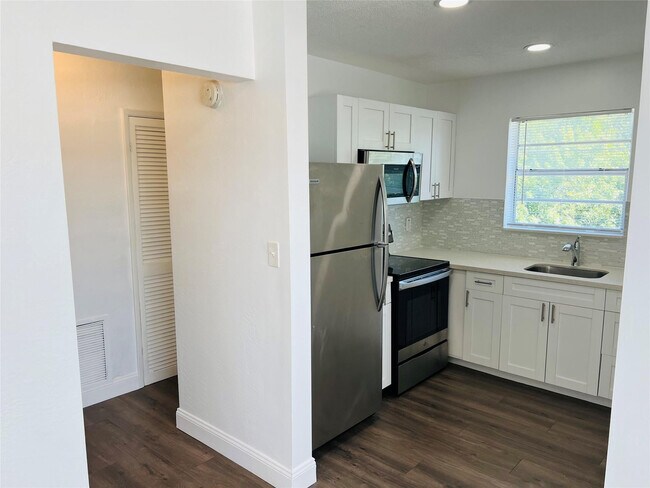 Photo - 1301 N 12th Ct Unit 11B