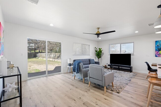 6104 Reicher Dr