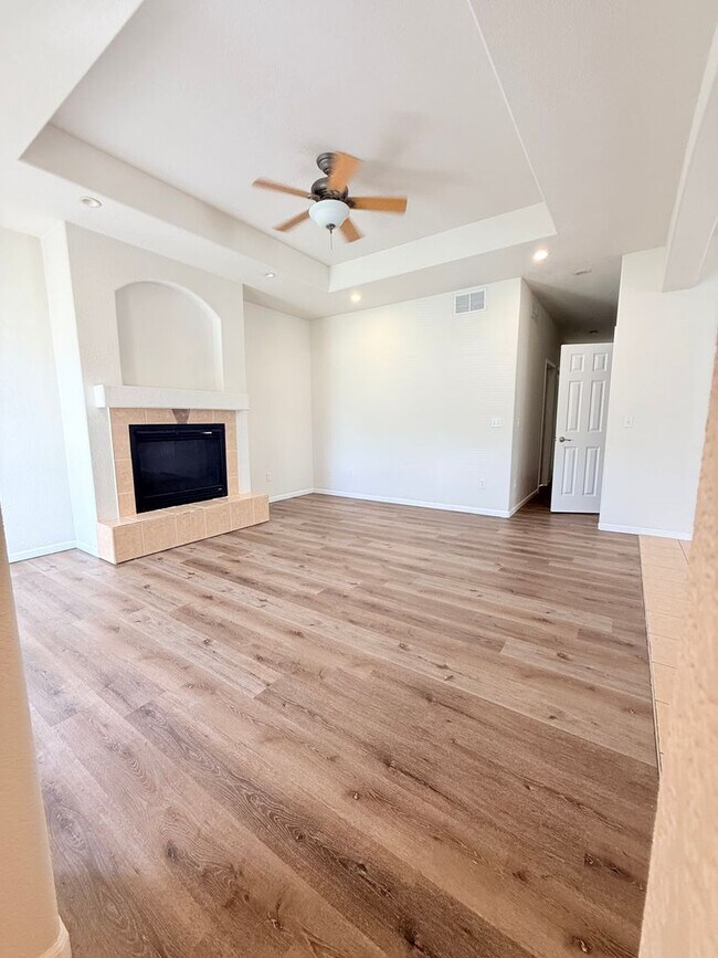 Photo - 927-MF2-E2 Unit A