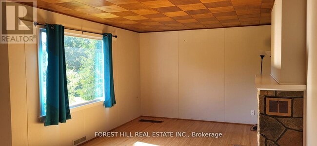 Photo - 61 Roxborough Rd Unit Main Floor
