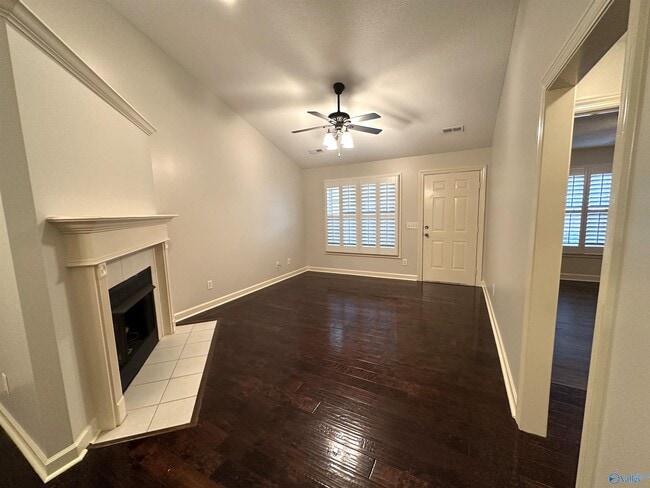 Photo - 722 Hobbs Rd SE