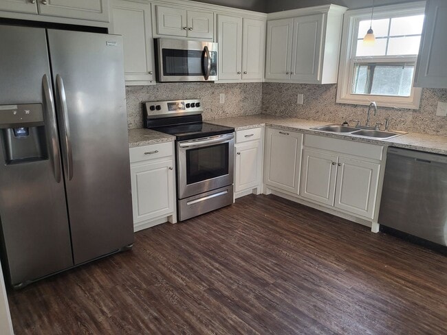 Photo - 3bd/2ba Beauty in Positively Phenix City!!