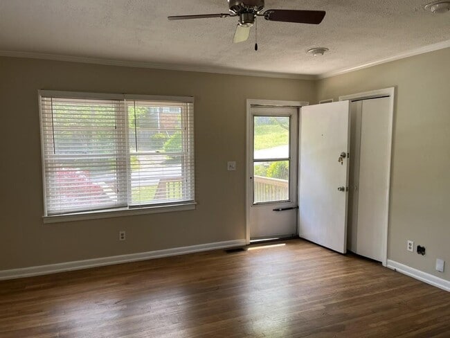 Photo - 549 Alpine Way